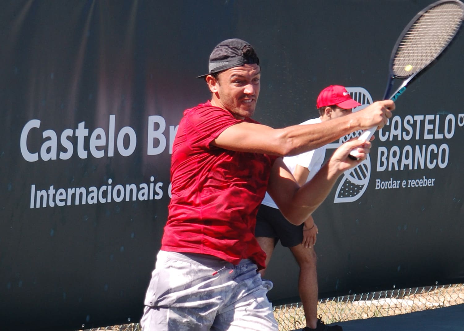 Gonçalo Oliveira resiste a uma grande maratona e avança para a final em Castelo Branco