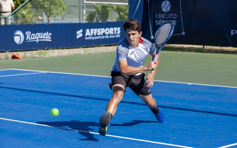 Martim Simões sofre reviravolta na ronda inaugural em Setúbal