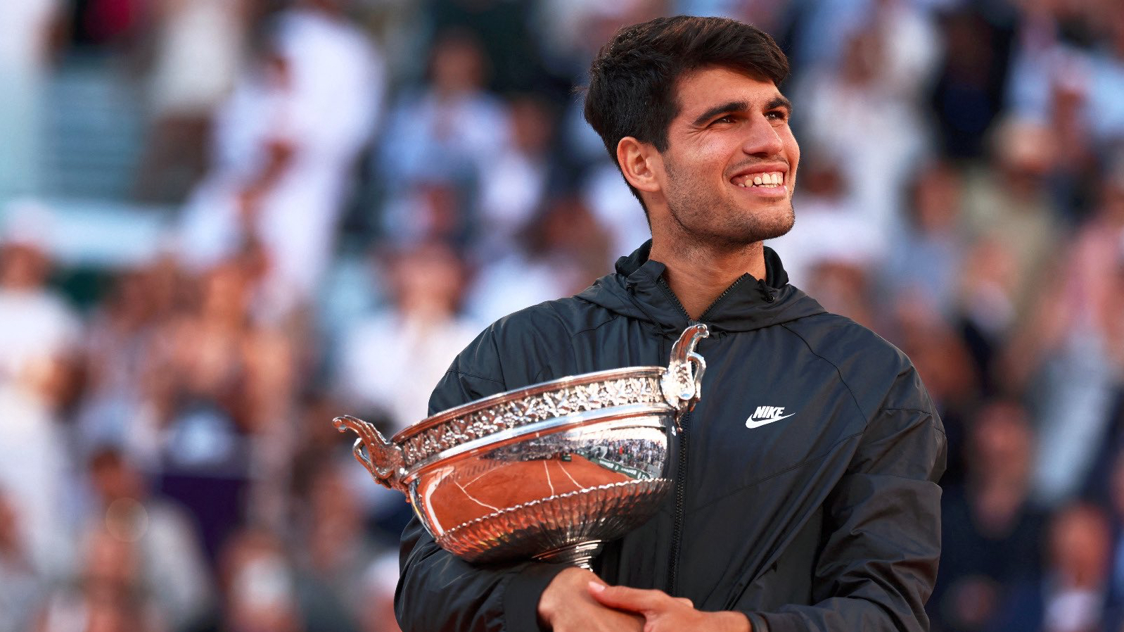 Carlos Alcaraz cumpre sonho de infância e sagra-se campeão em Roland Garros
