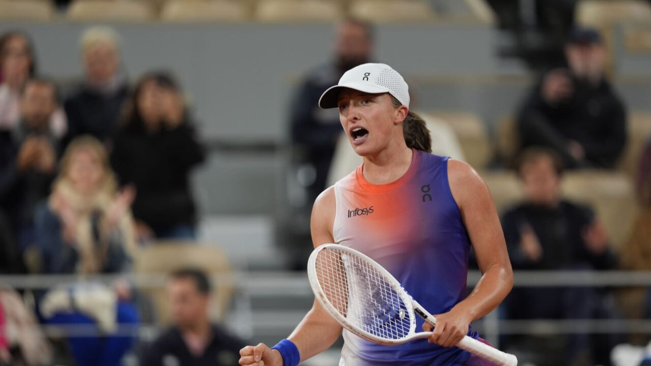 Swiatek arrasa campeã de Wimbledon e agenda duelo com Coco Gauff