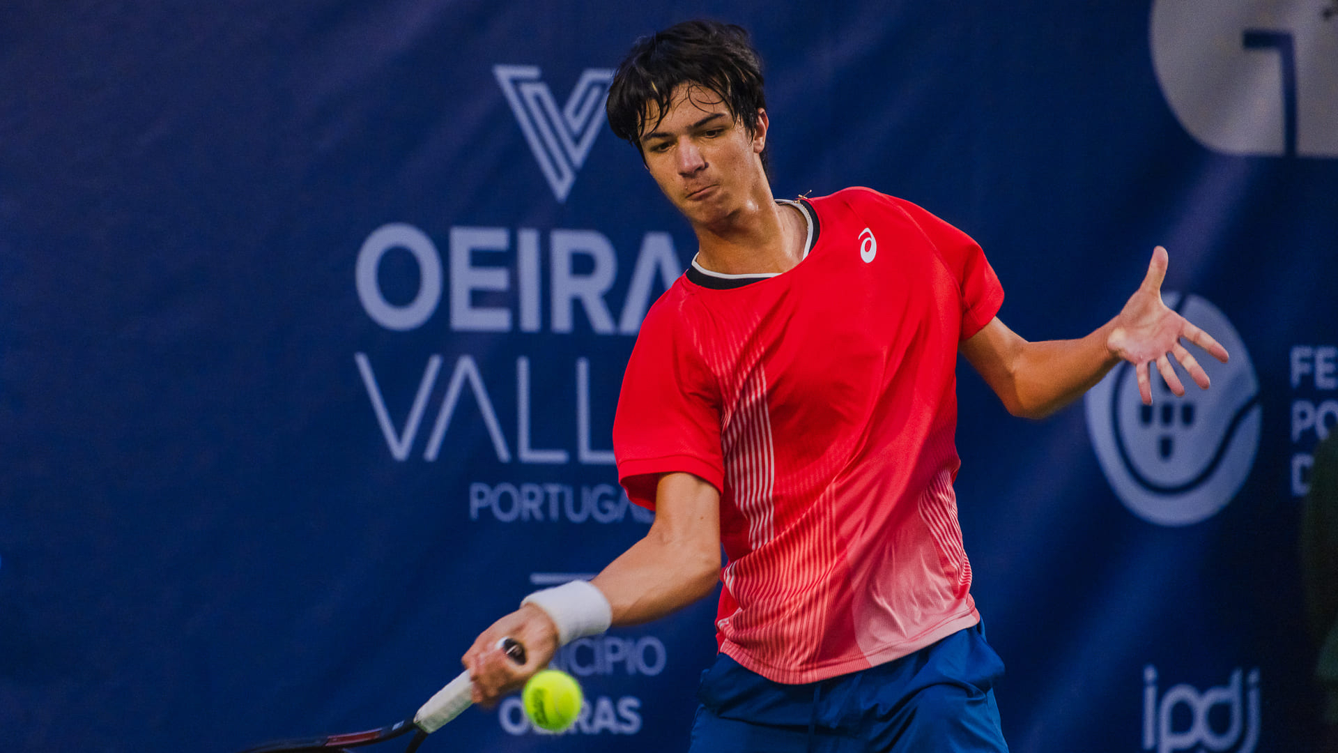 Tiago Pereira soma mais uma grande vitória e chega às primeiras meias finais de 2024