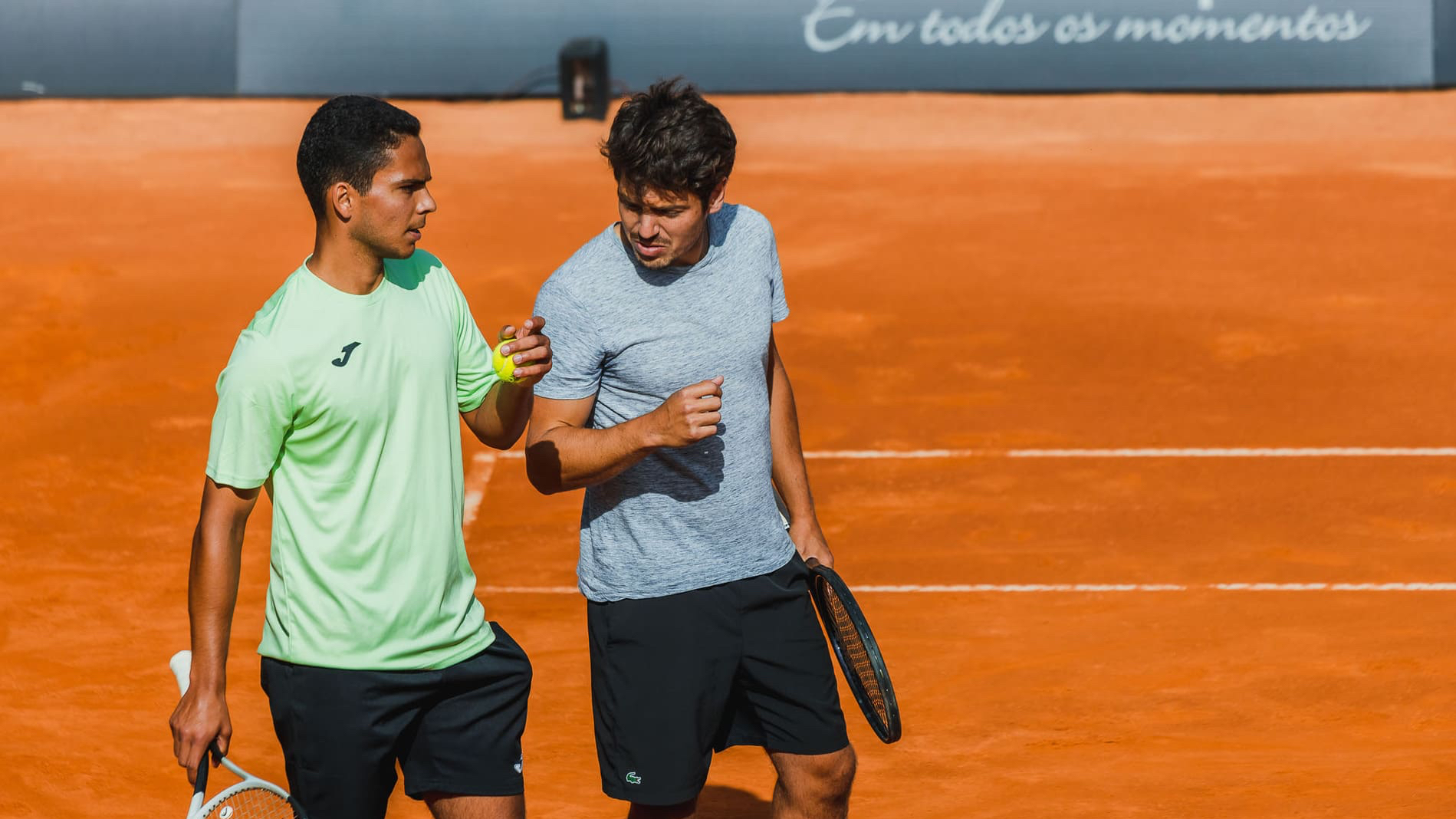 Pedro Araújo e João Domingues eliminam cabeças de série rumo aos quartos de final de pares no Oeiras Open 4