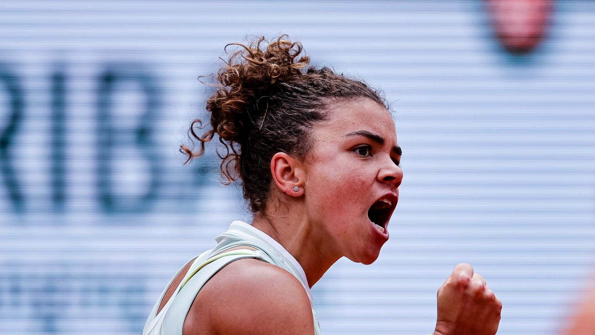 Jasmine Paolini vence facilmente diante de Mirra Andreeva e apura-se para a primeira final de sempre em torneios do Grand Slam