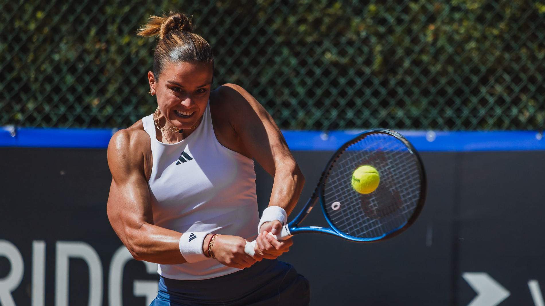 Maria Sakkari soma mais um triunfo e dá a vitória à Grécia diante da Letónia
