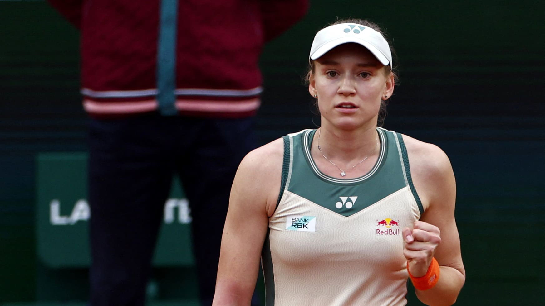 Rybakina “despacha” Svitolina e iguala melhor registo de sempre em Roland Garros