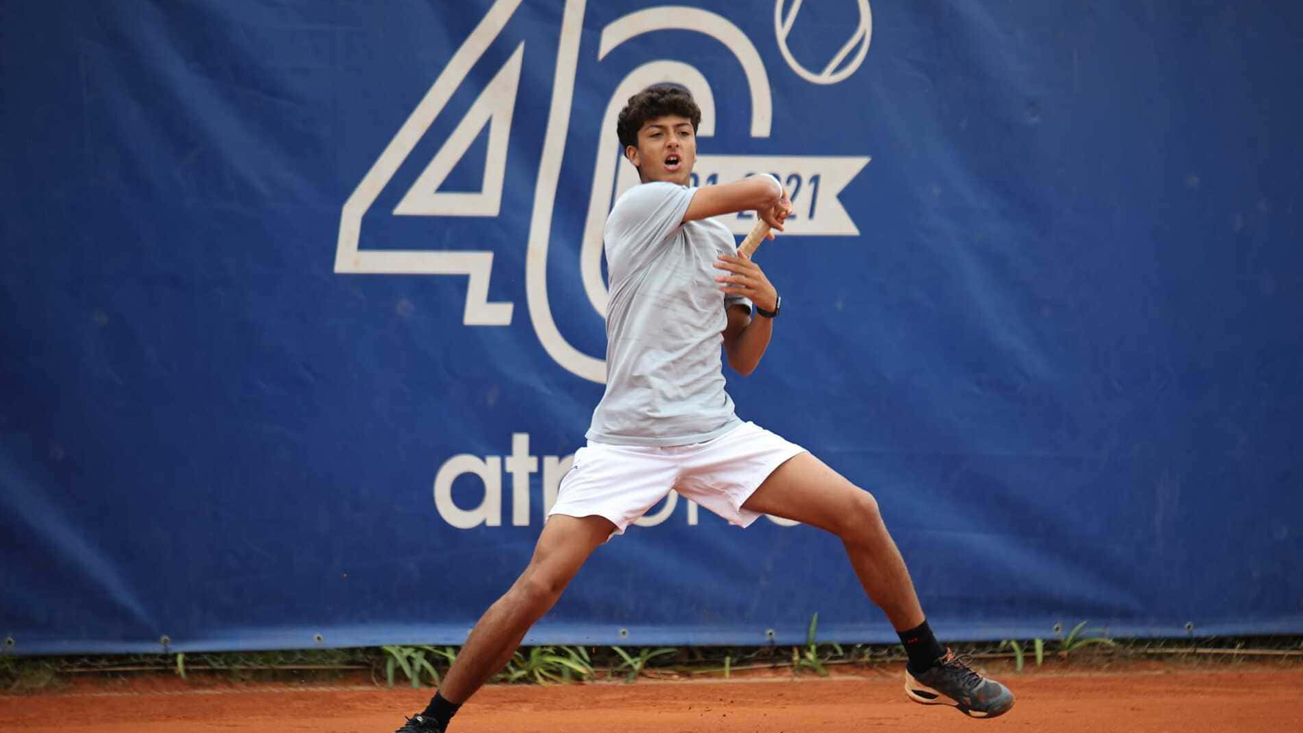 Gonçalo Rosa Castro apura-se para a terceira final do ano no escalão sub-16