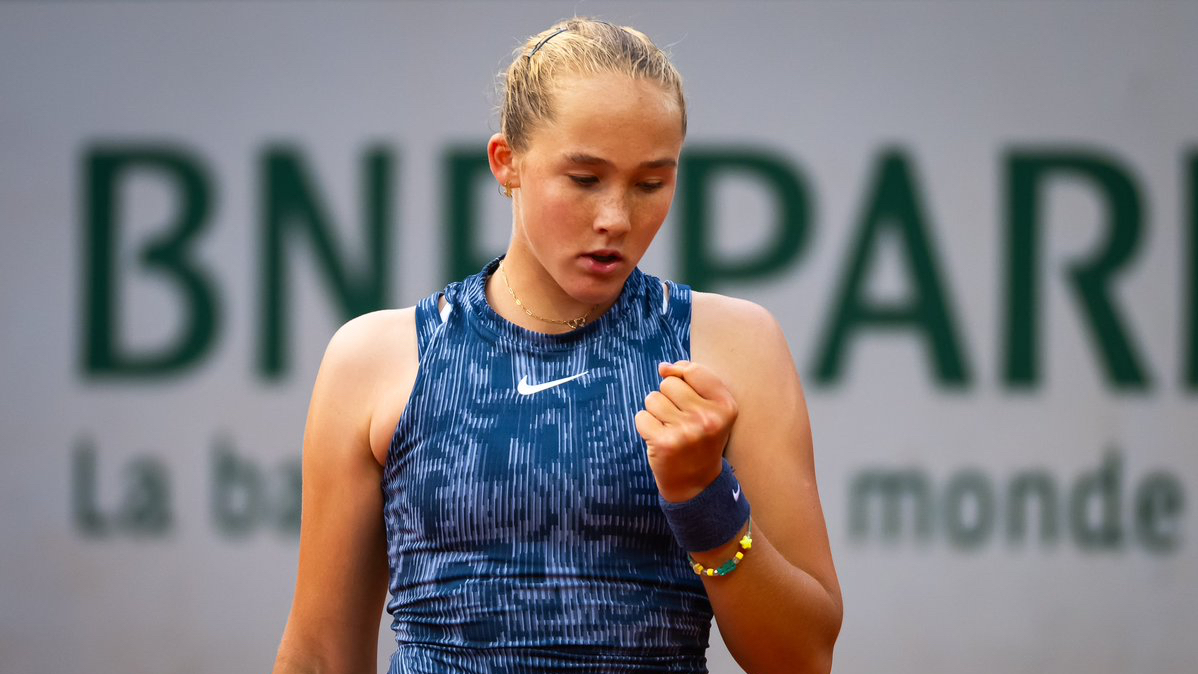 Aos 17 anos, Mirra Andreeva faz história e estreia-se nos quartos de final em torneios do Grand Slam