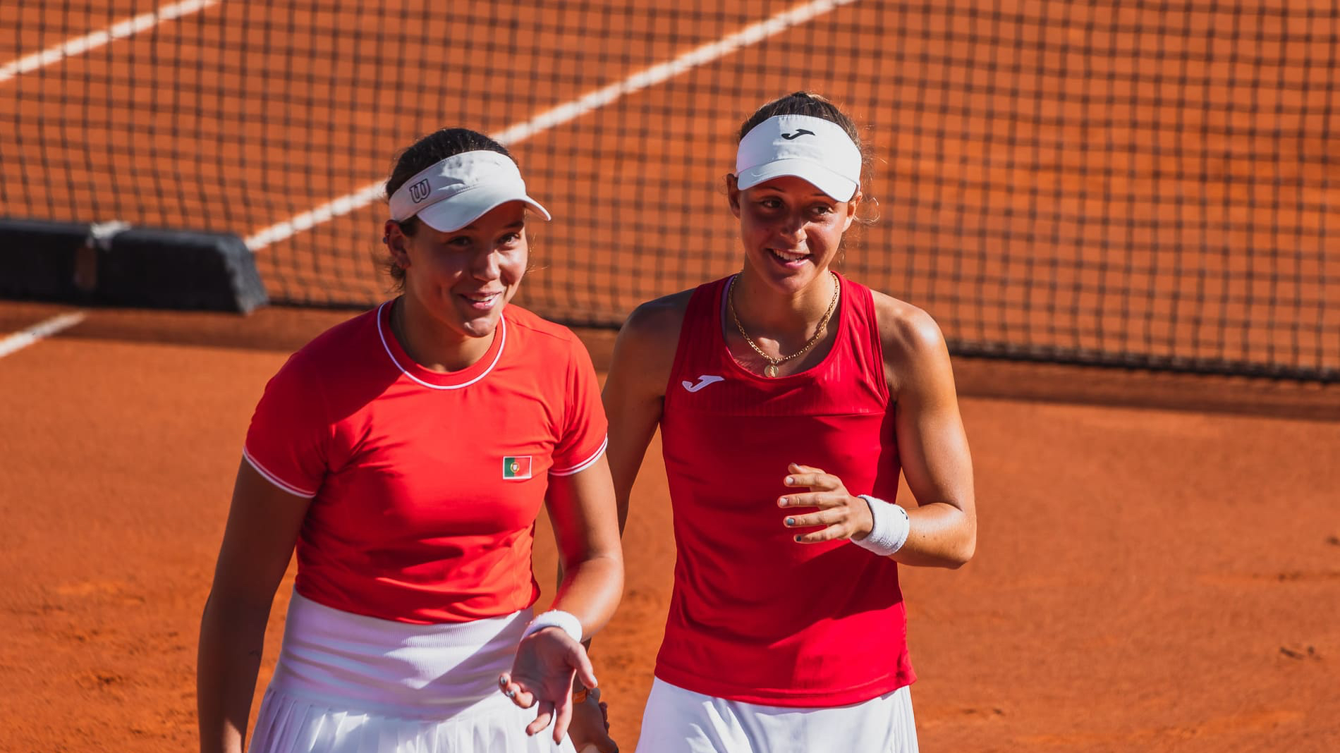 Matilde Jorge e Maria Garcia surpreendem o par turco e somam primeiro triunfo da semana para Portugal