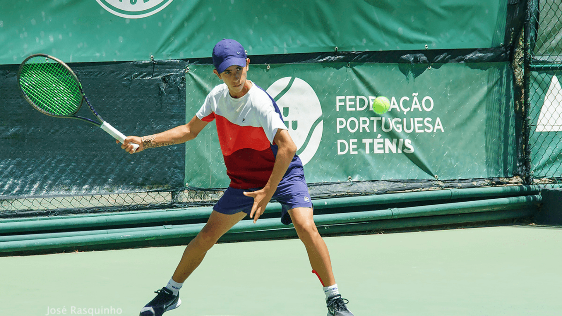 Afonso Coutinho volta a dominar e apura-se para os quartos de final na Noruega
