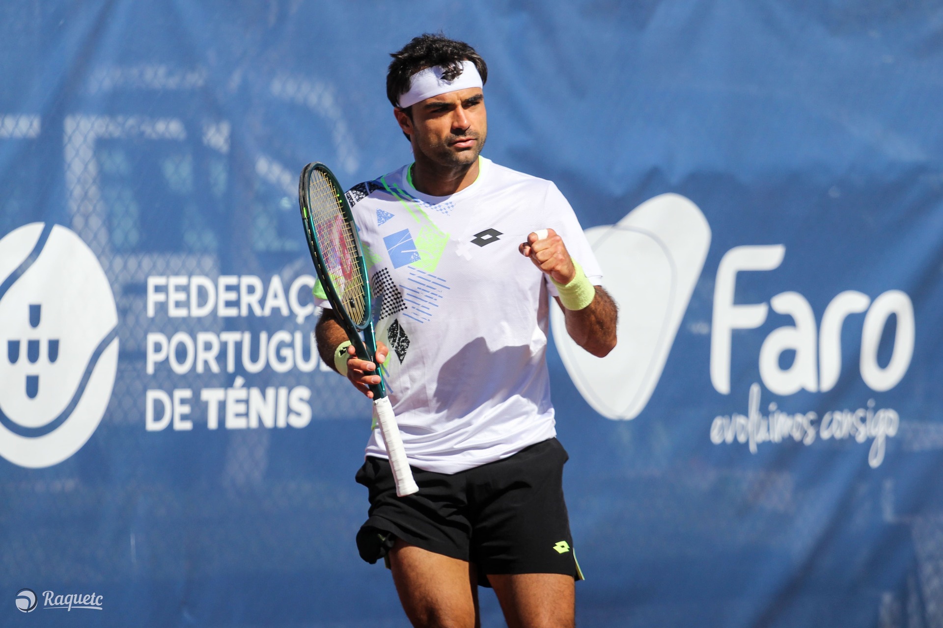 Frederico Silva evita surpresa e conquista a primeira vitória no quadro principal do Faro Open