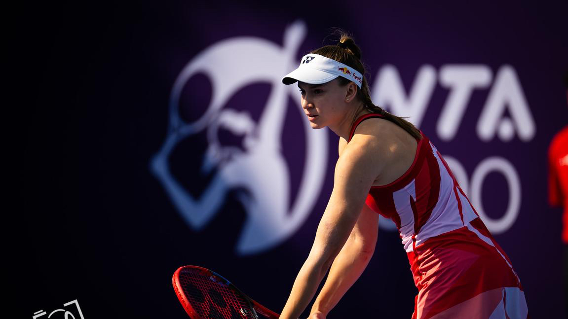 Elena Rybakina segue em boa forma e aguarda por Swiatek nos quartos de final em Doha