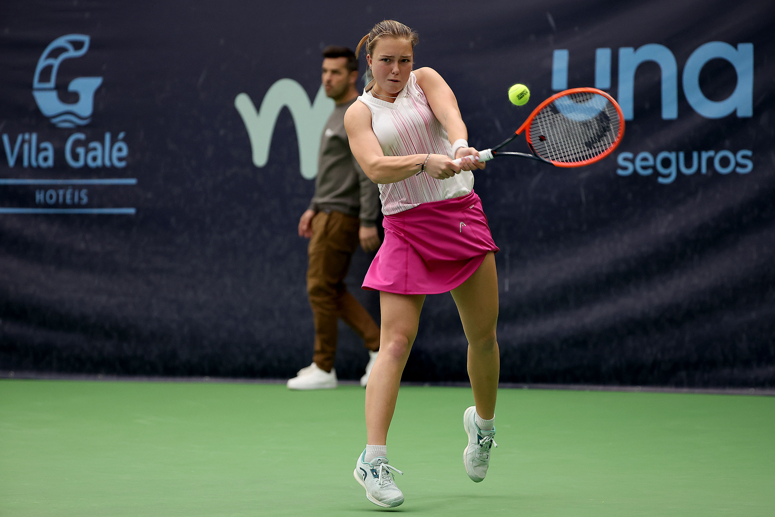 Angelina Voloshchuk travada no Monte Aventino diante de uma das maiores promessas do ténis